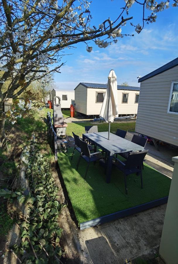 3 Bedroom Caravan With Hot Tub Tattershall Lakes Eksteriør billede