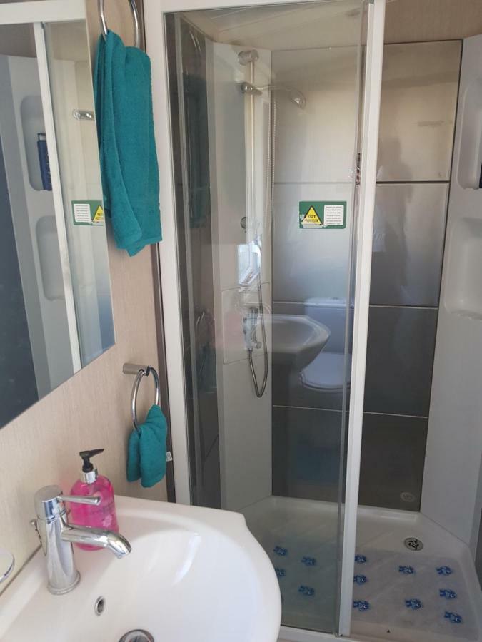 3 Bedroom Caravan With Hot Tub Tattershall Lakes Eksteriør billede